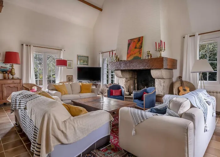 Belle Maison Chaleureuse Pour 14 Personnes Mesquer